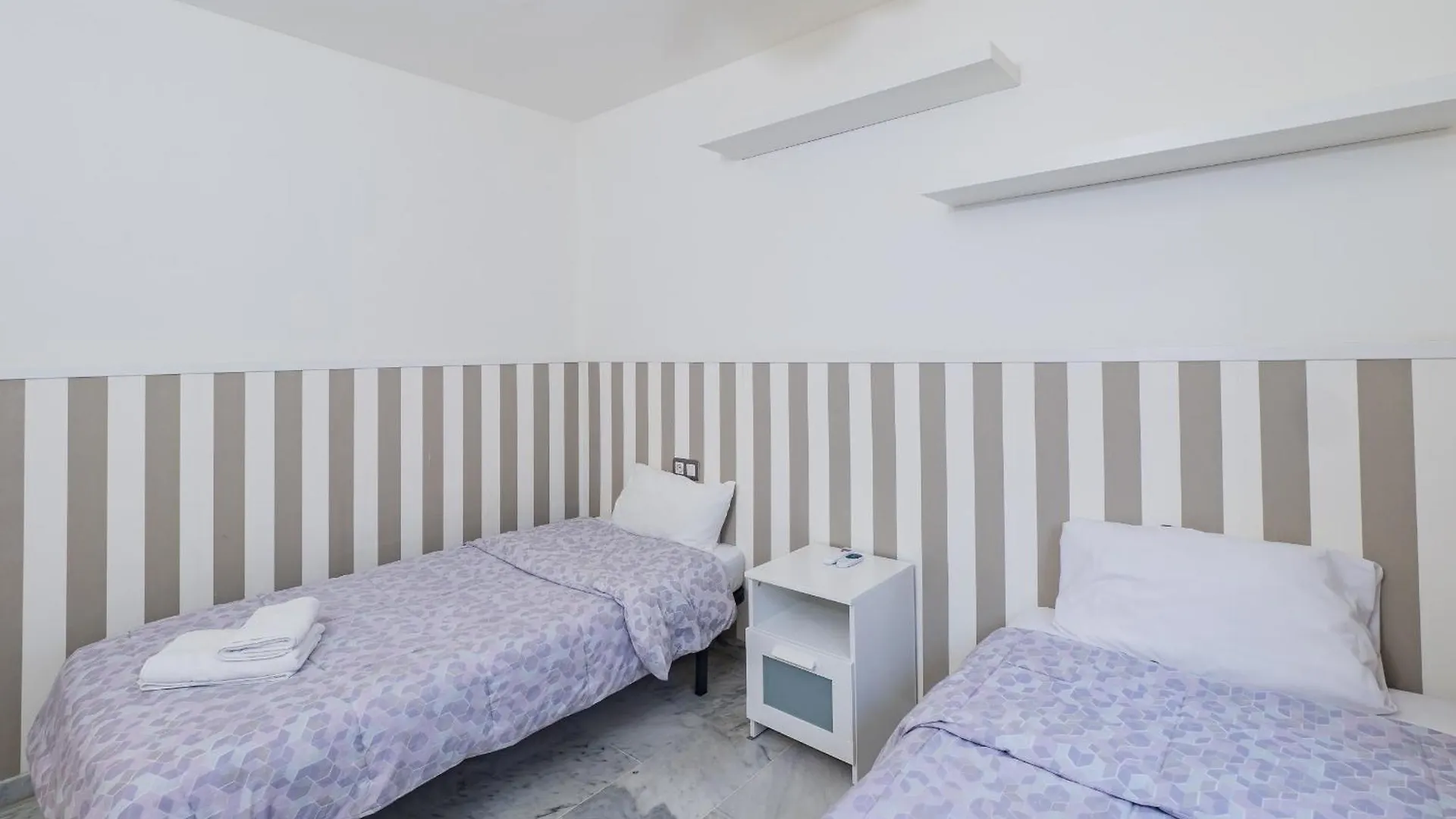 Cubo'S Apartamento De Lacroix & Pool Fuengirola Espanha